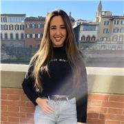 Laureata in mediazione linguistica e culturale; esperienza con lezioni private